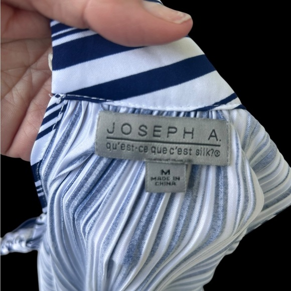 Blue and White Striped Mock Neck Flow Free Sleeveless Blouse Sz Medium - Picture 4 of 13